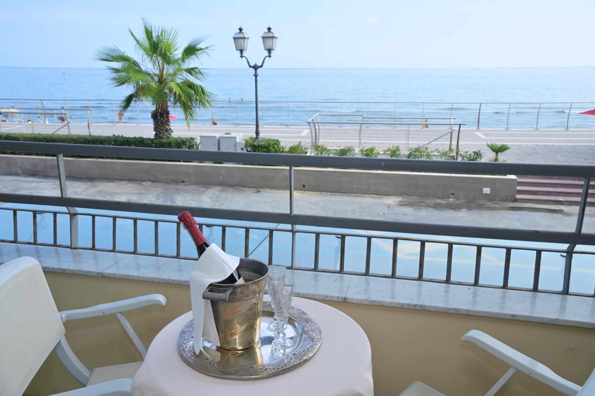 Residence Atlantic Alassio Exterior photo